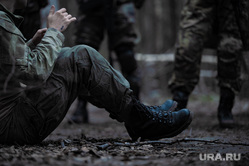 Военно-тактическая подготовка гражданского населения на полигоне. Пермь, тренировка, страх, противостояние, раненый, боевики, военные, солдаты, война, ноги, подготовка, конфликт, вооруженные силы, заложник, бойцы, вооруженные люди, вооруженный человек, весна, руки, солдат, мобилизация, сво, наемники, военный, бойцы сво, плен, пленный
