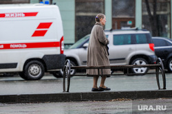 Пустой город. Обстановка в городе во время эпидемии коронавируса.. Челябинск, пенсионерка, погода, эпидемия, непогода, бабушка, дождь, пустой город