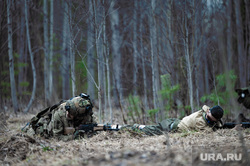 Военно-тактическая подготовка гражданского населения на полигоне. Пермь, тренировка, автомат калашникова, противостояние, военные, солдаты, лес, оружие, вооружение, война, оказание помощи, подготовка, ак, конфликт, вооруженные силы, тайга, зеленка, вооруженные люди, вооруженный человек, весна, солдат, мобилизация, сво, военный, оказание первой помощи, ак 74