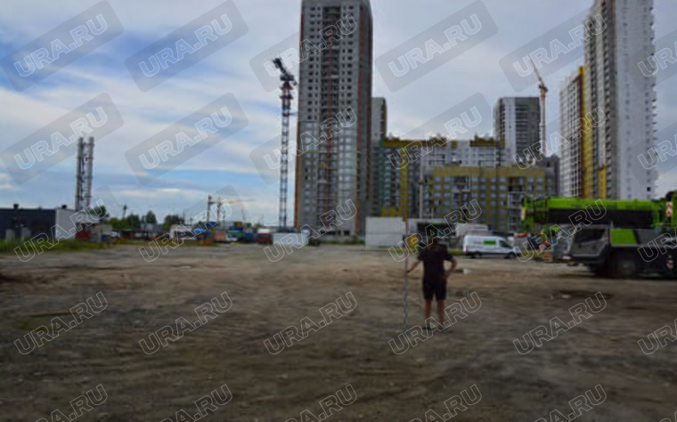 Данный участок находится возле Новомосковского рынка