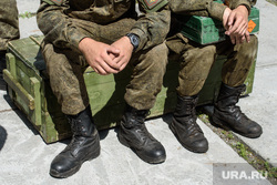 Сбор оружия у гражданских на нужды СВО. Екатеринбург , военные, солдаты, берцы, срочники, ящик для оружия