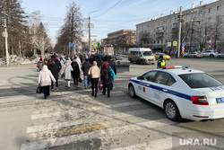 Праздничном концерт, посвященный 10-летию воссоединения Крыма и Севастополя с Россией. Челябинск, пешеходный переход, гибдд, гаи