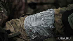 Военно-тактическая подготовка гражданского населения на полигоне. Пермь, тренировка, противостояние, раненый, ранение, война, ноги, оказание помощи, бинт, подготовка, конфликт, бинты, перевязка, мобилизация, сво, оказание первой помощи