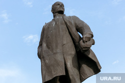Виды города, осень. Тюмень, памятник ленину