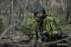 Военно-тактическая подготовка гражданского населения на полигоне. Пермь, тренировка, автомат калашникова, противостояние, боевики, лес, оружие, вооружение, война, подготовка, ак, конфликт, вооруженные силы, тайга, бойцы, зеленка, вооруженные люди, вооруженный человек, весна, солдат, мобилизация, сво, наемники, военный, бойцы сво, ак 74