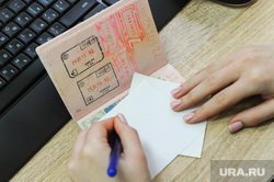 Клипарт Загранпаспорт. Челябинск, документы, маникюр, паспорт, загранпаспорт, виза, путешествия, паспортный контроль, туризм, руки, выезд за границу, шенгенская виза, релоканты