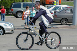 Юревич на велосипеде. Челябинск.