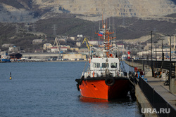 Черное море. Новороссийск, черное море, корабль, буксир, судно, порт, новороссийск, порт новороссийска