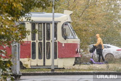 Первый снег. Екатеринбург , снег, первый снег, трамвай, осень, электросамокат, кикшеринг