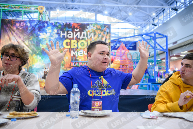 Третий чемпионат по поеданию пиццы. Екатеринбург 