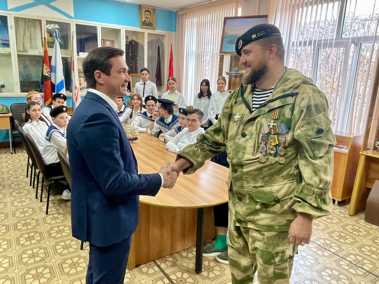 Знакомство состоялось на патриотическом мероприятии в музее ВМФ