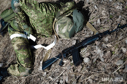 Военно-тактическая подготовка гражданского населения на полигоне. Пермь, тренировка, автомат калашникова, противостояние, раненый, лес, оружие, вооружение, ранение, война, бинт, подготовка, ак, конфликт, вооруженные силы, тайга, зеленка, вооруженные люди, вооруженный человек, бинты, весна, перевязка, солдат, мобилизация, вс рф, сво, военный, ак 74