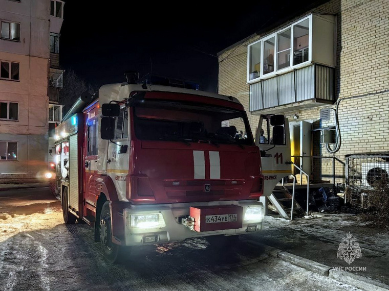 Пожар начался ночью в магазине