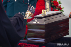 Церемония захоронения останков бойца. Екатеринбург, отпевание, икона, кадило, гроб с останками, церемония прощания