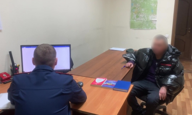 Он все списал на голоса в голове