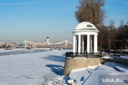Фрунзенская набережная. Москва, зима, крымский мост, храм христа спасителя, министерство обороны рф, москва-река