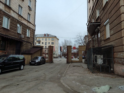 Жители домов на пр. Ленина, 57 и пр. Строителей, 2 опасаются, что к ним не смогут проехать экстренные службы