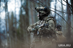 Военно-тактическая подготовка гражданского населения на полигоне. Пермь, тренировка, автомат калашникова, противостояние, лес, оружие, вооружение, война, подготовка, ак, конфликт, вооруженные силы, тайга, зеленка, вооруженные люди, вооруженный человек, весна, солдат, мобилизация, вс рф, сво, военный, ак 74