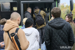 Патп. Тюмень, остановка, автобусная остановка, пассажиры, пассажиры автобуса, остановка автобусная