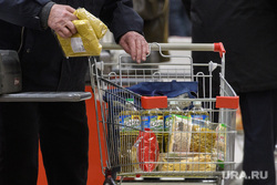 Супермаркет "Кировский" на Сиреневом бульваре. Екатеринбург, продукты, подсолнечное масло, бакалея, тележка с продуктами, продовольственная корзина, еда