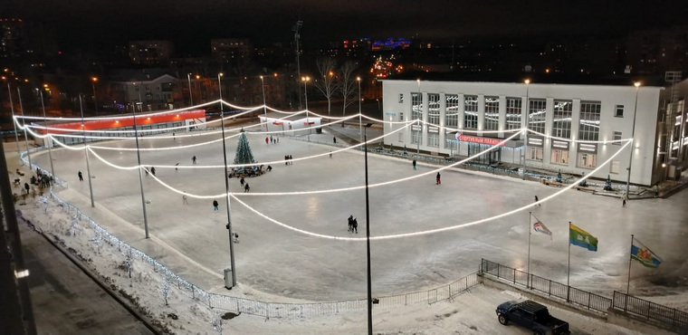 Каток не очень большой, но уютный