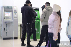 Торговый центр. Курган, сбербанк, банкомат, очередь в банкомат