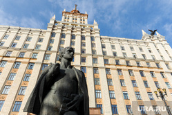 Пожарные учения на ЮУрГУ. Челябинск, скульптура, юургу, памятник, студент