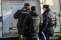 Место убийства полуторамесячного ребенка. Екатеринбург , полицейские, силовики, полк ппсп, сотрудники полиции, полицейский автомобиль