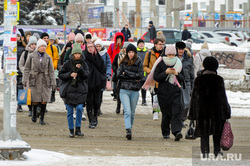 Городские зарисовки. Челябинск  , пешеходный переход, зима, девушки, грязь, пешеходы, дорога
