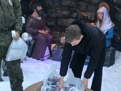 Дети военнослужащих получили 30 подарков к празднику