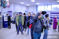 Управление по вопросом миграции УМВД РФ по Тюм.обл. на ул. 50 лет Октября 200б. Тюмень., мигранты, Управление по вопросом миграции УМВД РФ по Тюменской области, ожидание приема в управлении