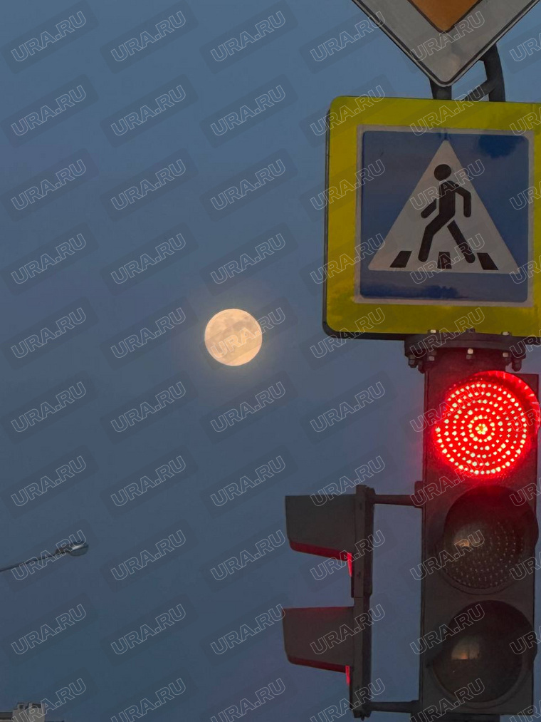 Волчью Луну также видели над Екатеринбургом