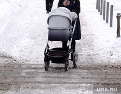 Повседневная жизнь. Москва, ребенок, коляска, зима, мать, родитель