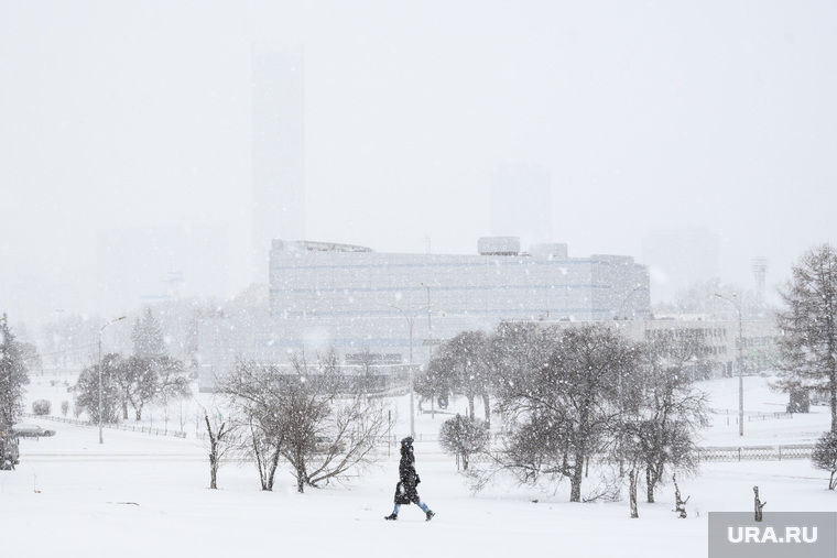Виды Екатеринбурга, зима, ккт космос, снег в городе, город екатеринбург, снегопад