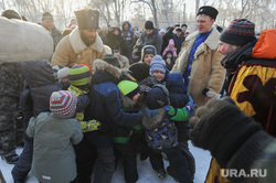 Святочные гуляния в Саду Победы в Тракторозаводском районе. Челябинск, стенка на стенку