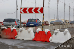 Частичное перекрытие движения на мосту по ул Бурова Петрова. Курган , сужение полос, мост бурова петрова, перекрытие полосы