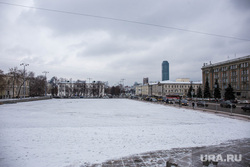 Парковку на Площади 1905 года закрыли для строительства ледового городка. Екатеринбург, площадь 1905 года