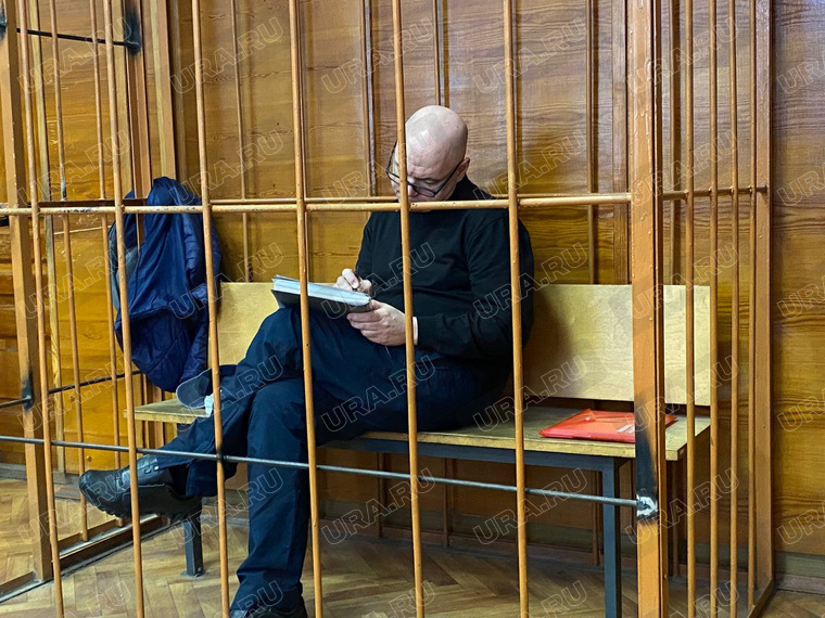 …с 200 миллионами рублей