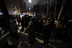 На пике в роще собрались около полусотни активистов