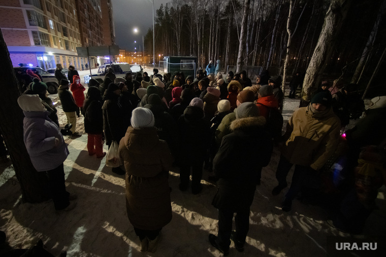 Противостояние в Берёзовой роще. Екатеринбург, ночь, толпа, сход граждан