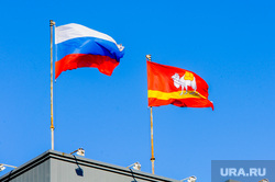 Пустой город. Обстановка во время самоизоляции и эпидемии коронавируса. Челябинск, погода, небо, лето, флаг россии, флаг челябинской области, знамя