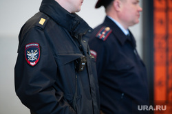 Сотрудники полиции дарят тюльпаны женщинам на 8 марта. Пермь , мвд, полиция