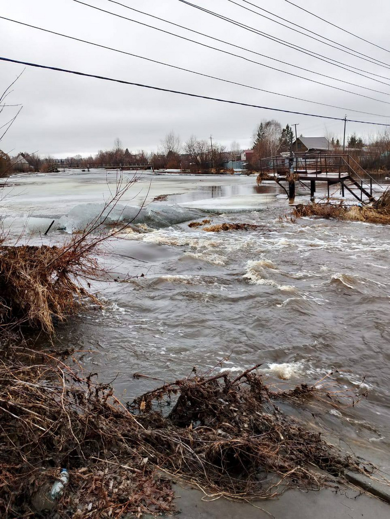 Уровень воды постепенно снижается
