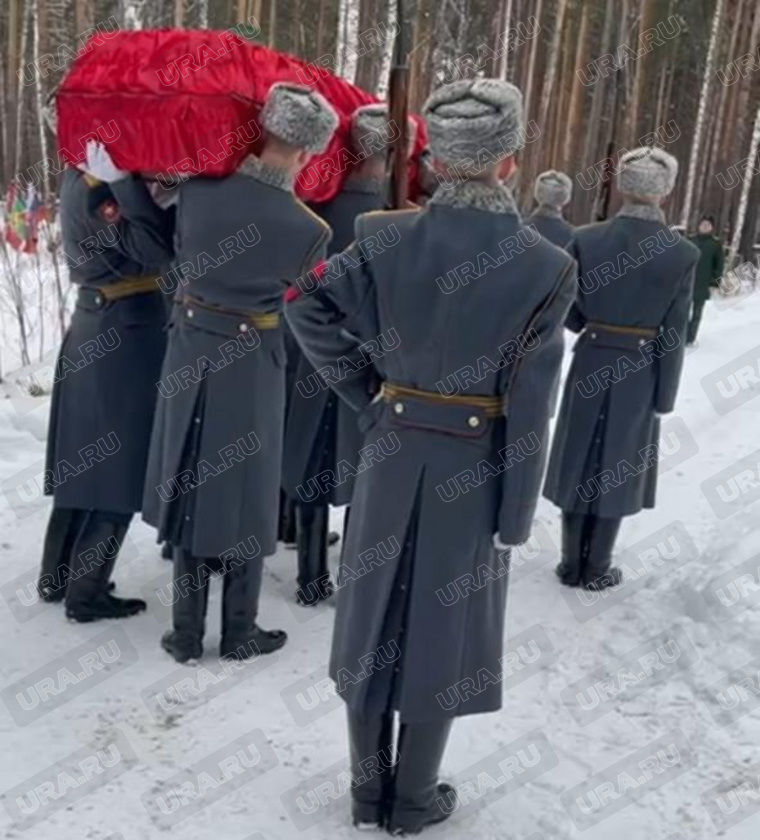 Единственная фотография, которая осталась у Игоря с похорон отца