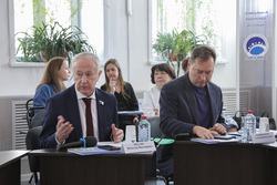 Возглавил выездное заседание председатель социального комитета заксо Вячеслав Погудин