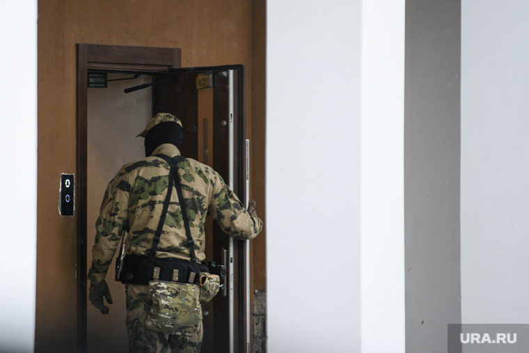 Силовики из СОБР у офиса на улице Громова, 24. Екатеринбург 
