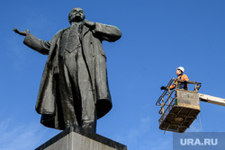 Мытье памятника Ленину на площади 1905 года. Екатеринбург , памятник ленину, мытье памятника