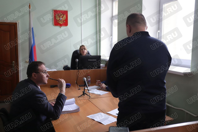 Хабарову вменяют получение взятки
