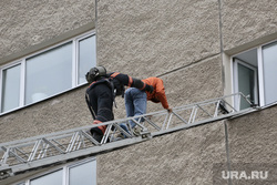 Учения МЧС. Тюмень, мчс, эвакуация, пожар, окно, лестница, пожарные
