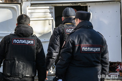 Место убийства полуторамесячного ребенка. Екатеринбург , полицейские, силовики, задержанный, полк ппсп, сотрудники полиции, полицейский автомобиль